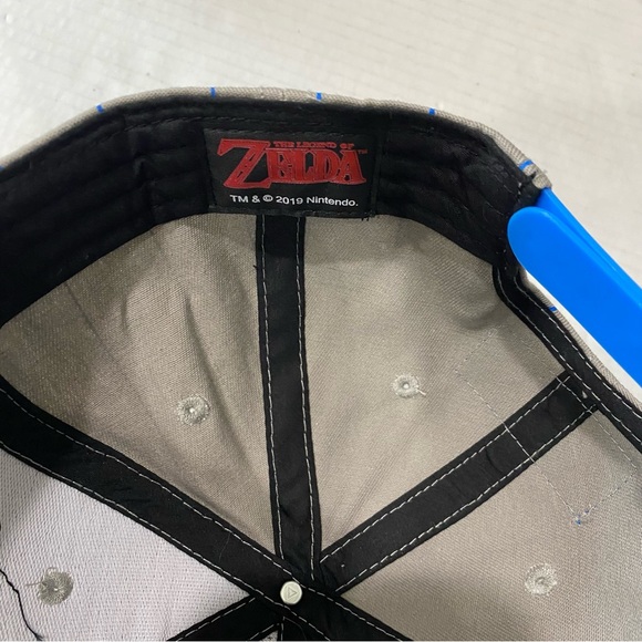 The Legend Of Zelda Hyrule Shield Snapback Hat Adult Gray Game Nintendo Cap - Picture 6 of 7